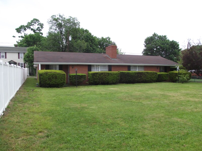 225CD Osage Way, Carnegie, PA 15106 Townhome Rentals in Carnegie PA