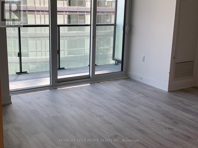 Photo du bâtiment - 575 Bloor St E