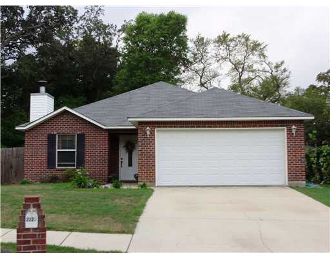 Foto principal - GULFPORT - SPACIOUS 3 BEDROOM 2 BATH HOME,...