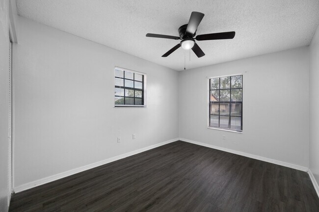 Building Photo - 10709 Yorkshire Ct