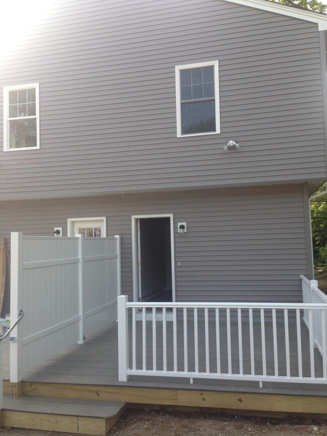 Building Photo - 34 Smith Ave