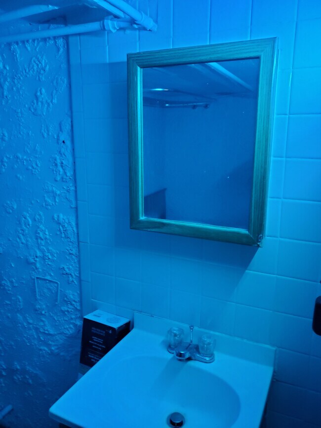 Foto del edificio - 663.5 11th (Down Stairs)