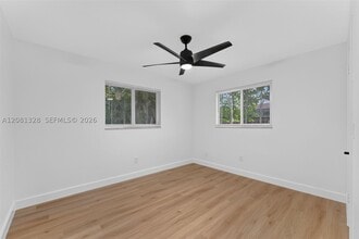Building Photo - 4750 SW 66th Terrace