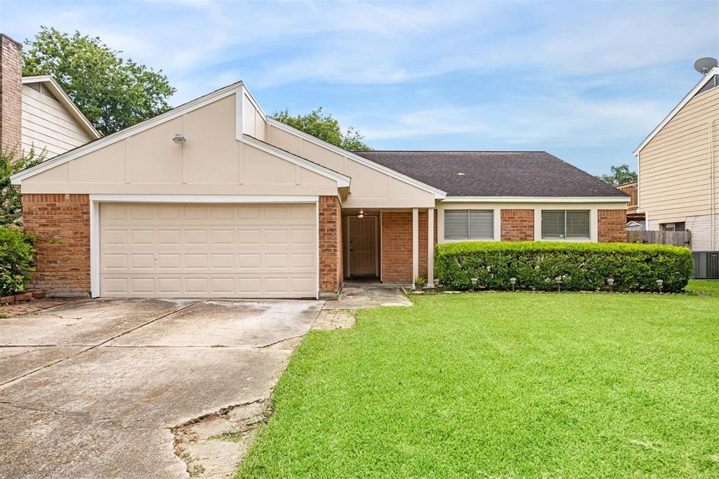 Foto principal - 2039 Hilton Head Dr