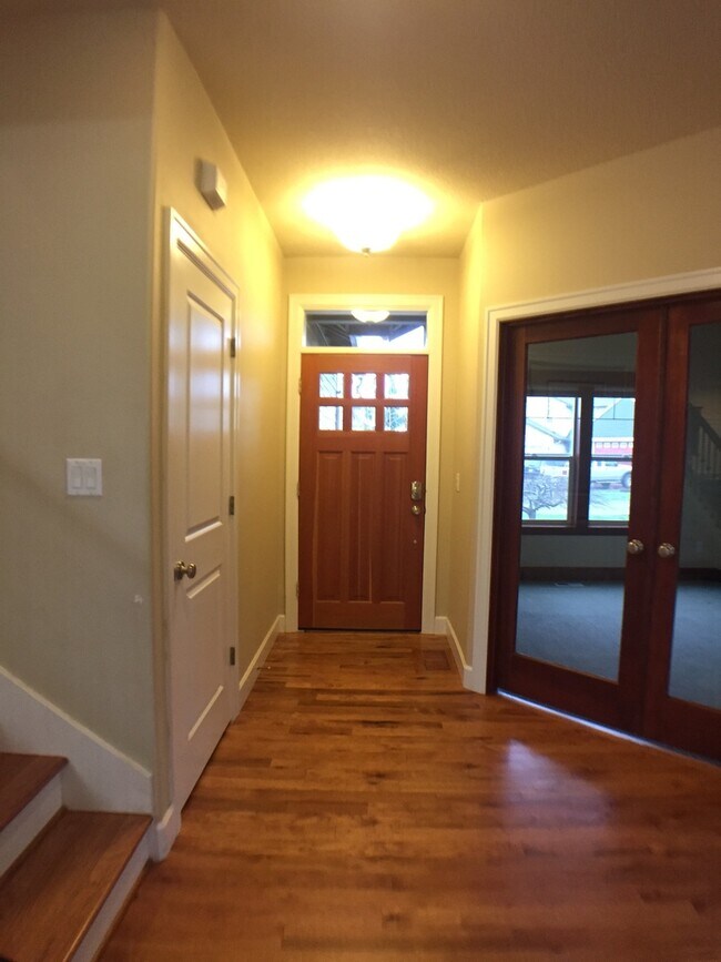 Foto del edificio - Stunning 3BD  Lake Shore Home with Office and Loft Area!  Gorgeous Finishes!