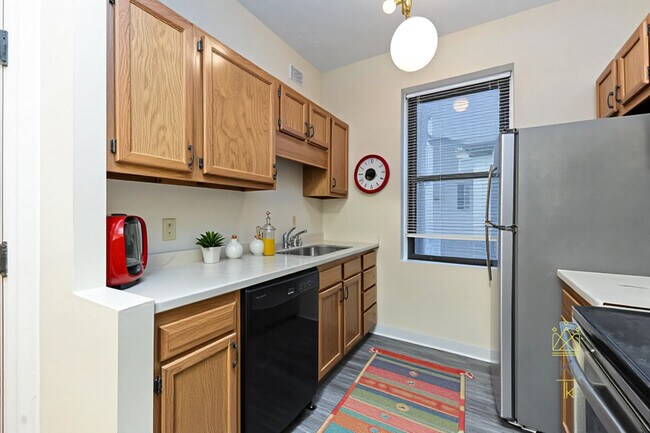 Foto del edificio - 1100 Beacon St