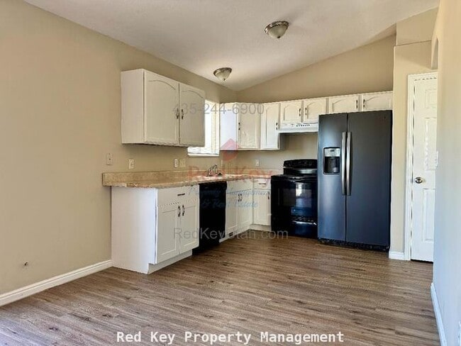 Building Photo - 350 W Single Family Home