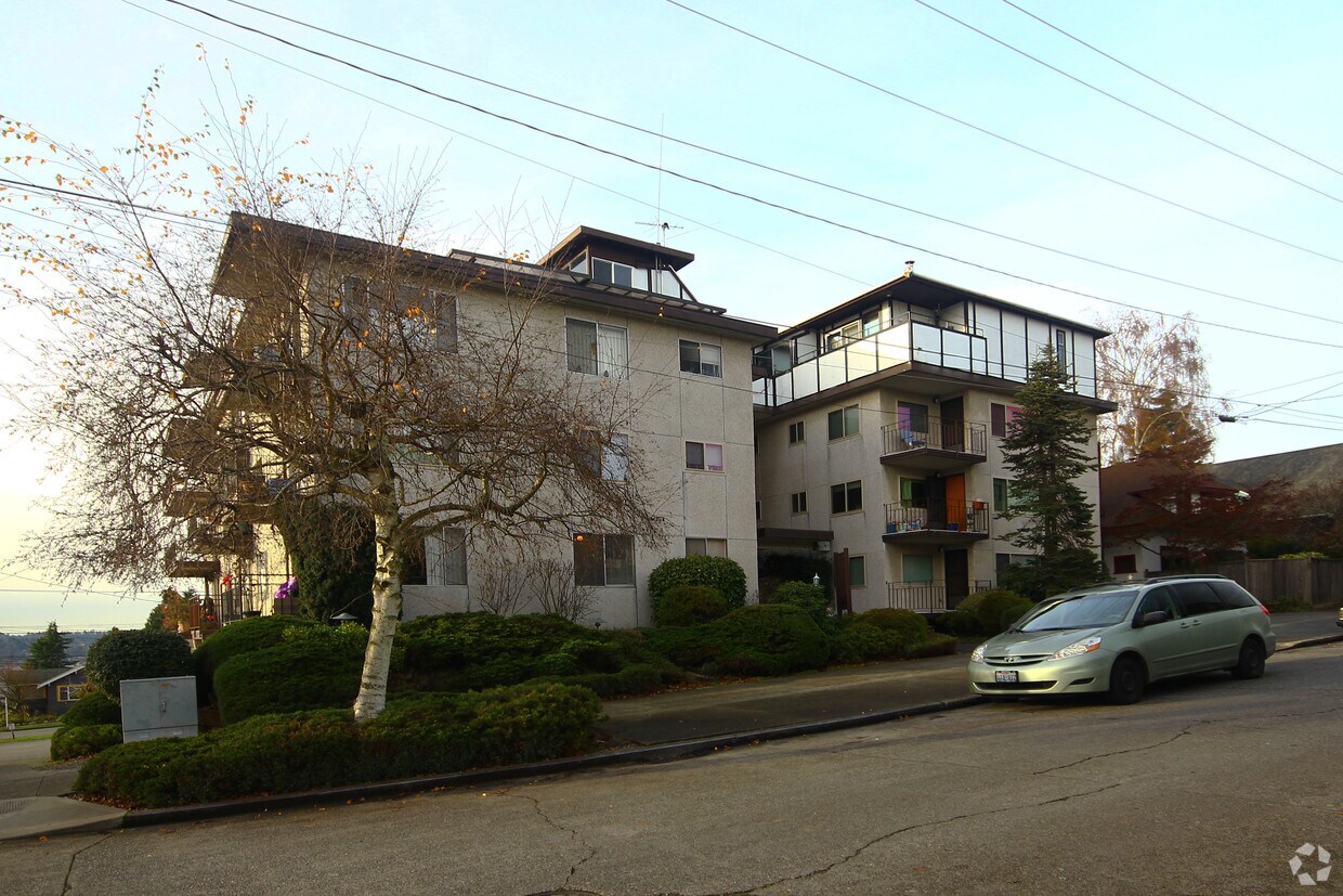 Primary Photo - Sunray Apartments