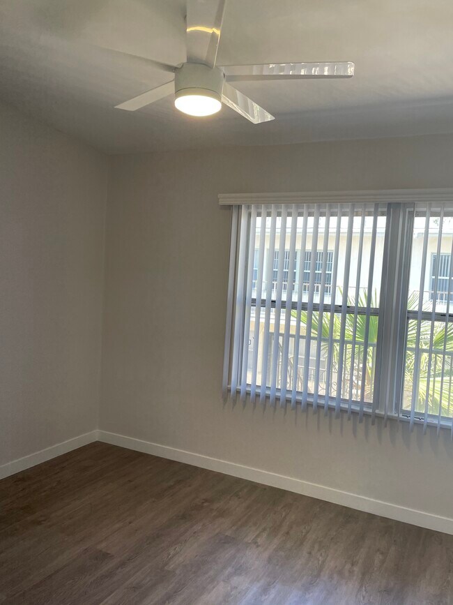 bedroom - 3813 W 54th St