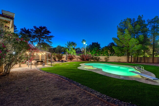 Foto del edificio - 2224 Lucerne Ct