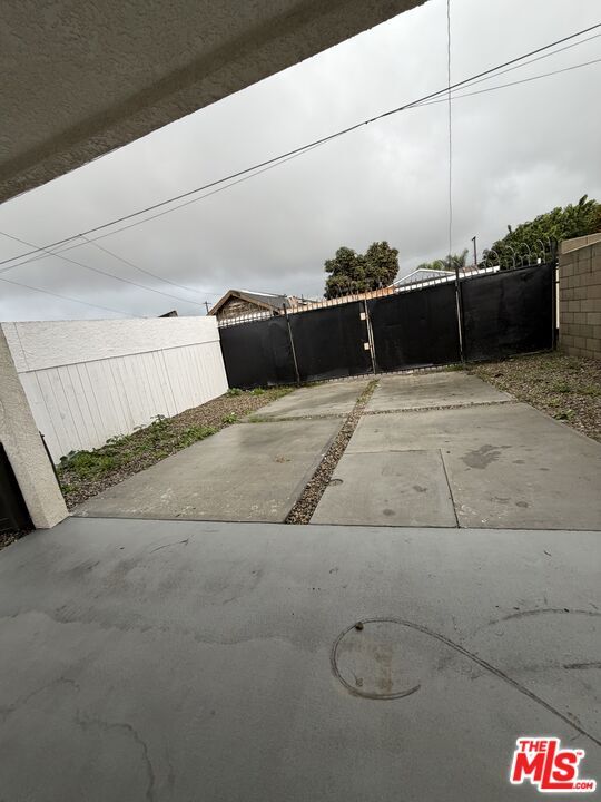 Foto del edificio - 8624 Graham Ave