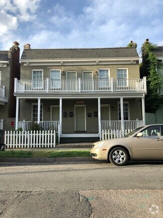 Building Photo - 2308 Parkwood Ave