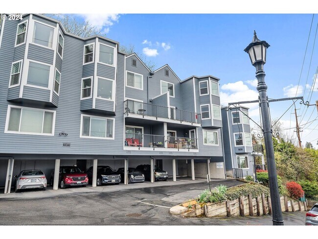 Building Photo - Excellent Location! Most Utilities Include...