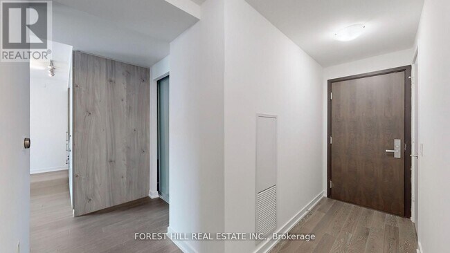 Building Photo - 1 Yorkville Ave