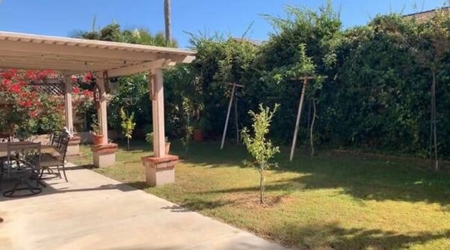 Foto del edificio - Four Bedroom Home in Sante Fe Hills, San M...