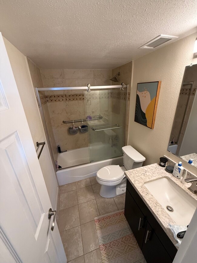 Guest bathroom - 2333 Kapiolani Blvd