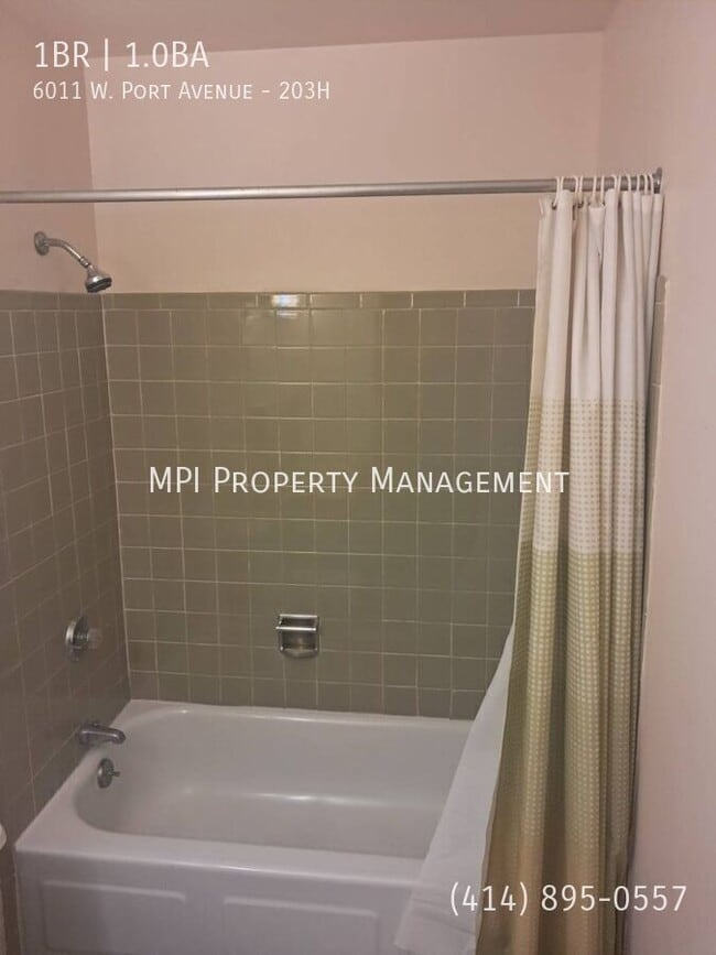 Foto del edificio - 6011 W Port Ave