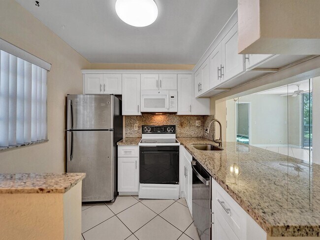 Building Photo - 9420 Poinciana Plz