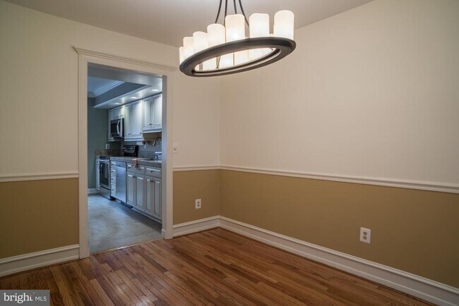 Building Photo - 2111 Chapel Valley Ln