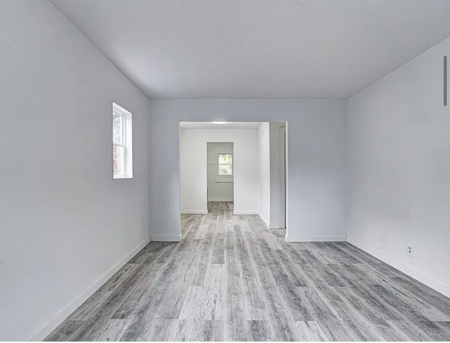 Building Photo - 734 N Arnolda Ave