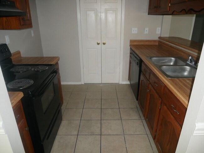 Building Photo - 3855 Ramblewood Dr
