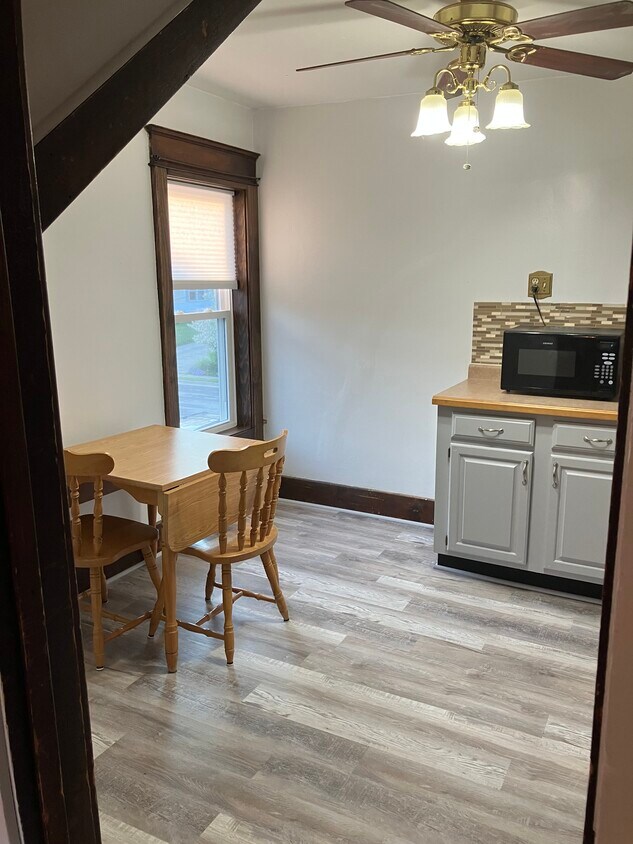 13 W Center Ave Cedar Grove, WI 53013 Alquileres en Cedar Grove, WI