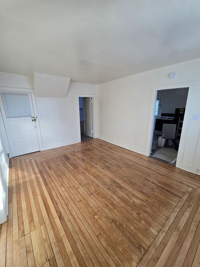 Foto del edificio - 109 Milwaukee Ave W