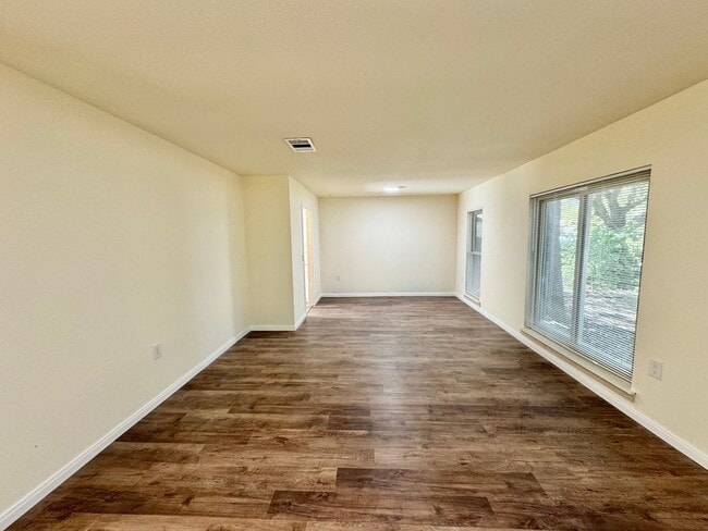 Building Photo - *COMING SOON* *MOVE IN SPECIAL* Beautiful 3-Bedroom/ 2 Bath REMODELED Home!