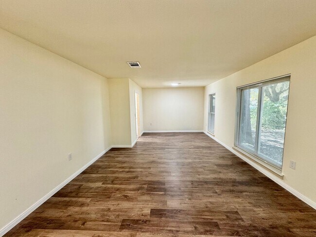 Foto del edificio - *COMING SOON* *MOVE IN SPECIAL* Beautiful 3-Bedroom/ 2 Bath REMODELED Home!