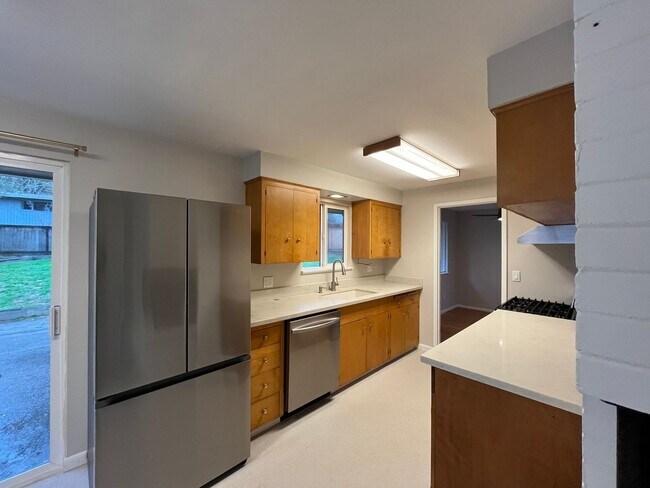 Building Photo - Mid Century Ranch 3 Bedroom 1 Bath  Home i...