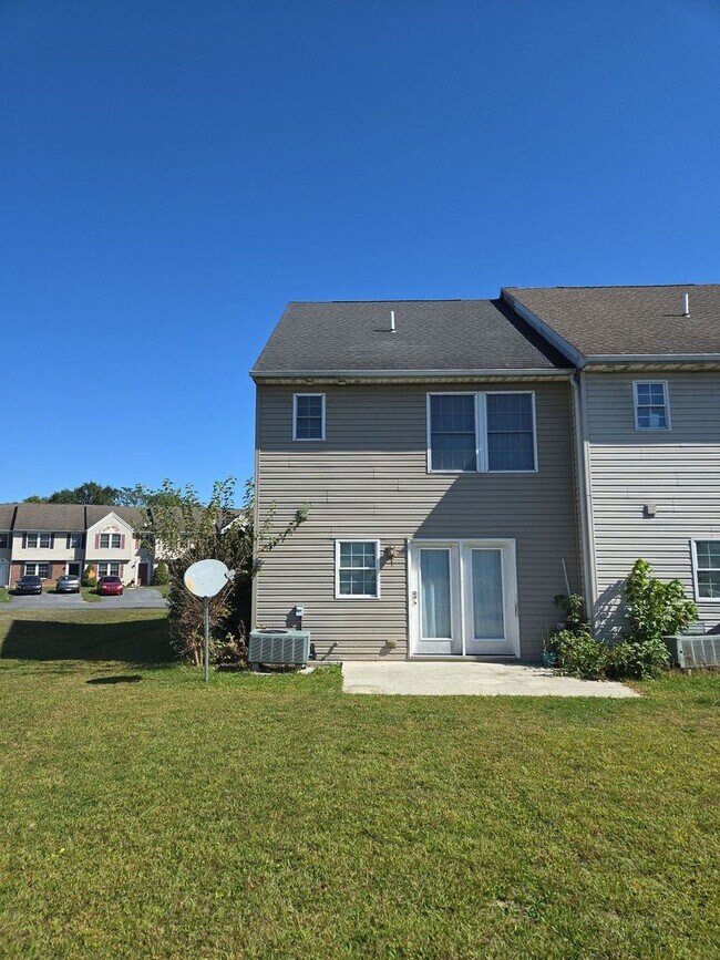 Foto del edificio - Well-Maintained 3 Bed/2.5 Bath Townhouse i...