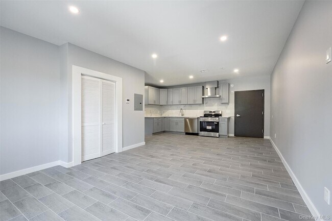 Building Photo - 126 Innis Ave