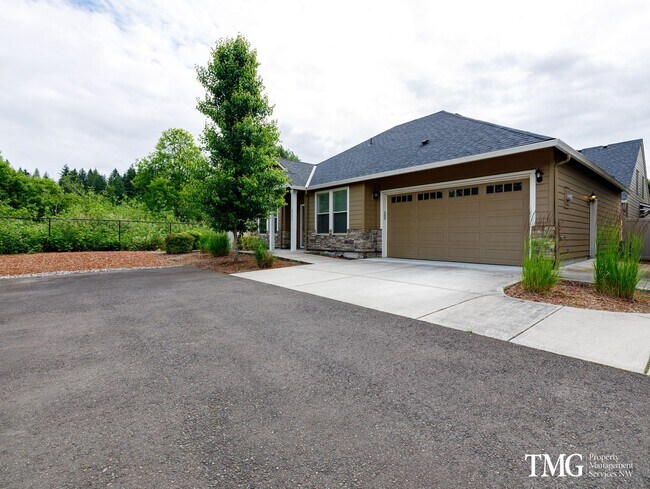 Foto del edificio - Modern Living with A/C and Attached Garage!