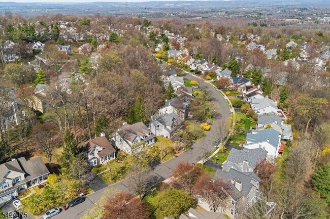 Foto del edificio - 70 Hartley Ln