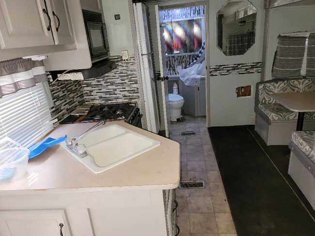 Foto del edificio - 446 Co Rd 90B