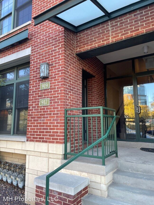 Building Photo - 2 br, 2.5 bath House - 917 S Caroline Street