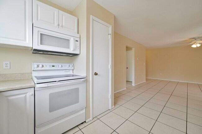 Building Photo - 4680 E Alhambra Cir