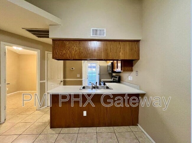 Foto del edificio - 170 E Guadalupe Rd