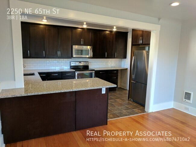 Building Photo - Amazing 3 bedroom 1 bathroom apartment in ...