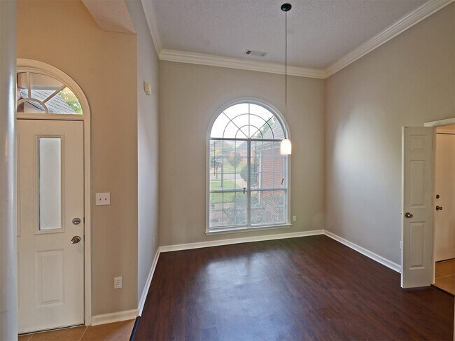 Foto del edificio - 4 bed, 2 bath near Shelby Dr and Hacks Cross