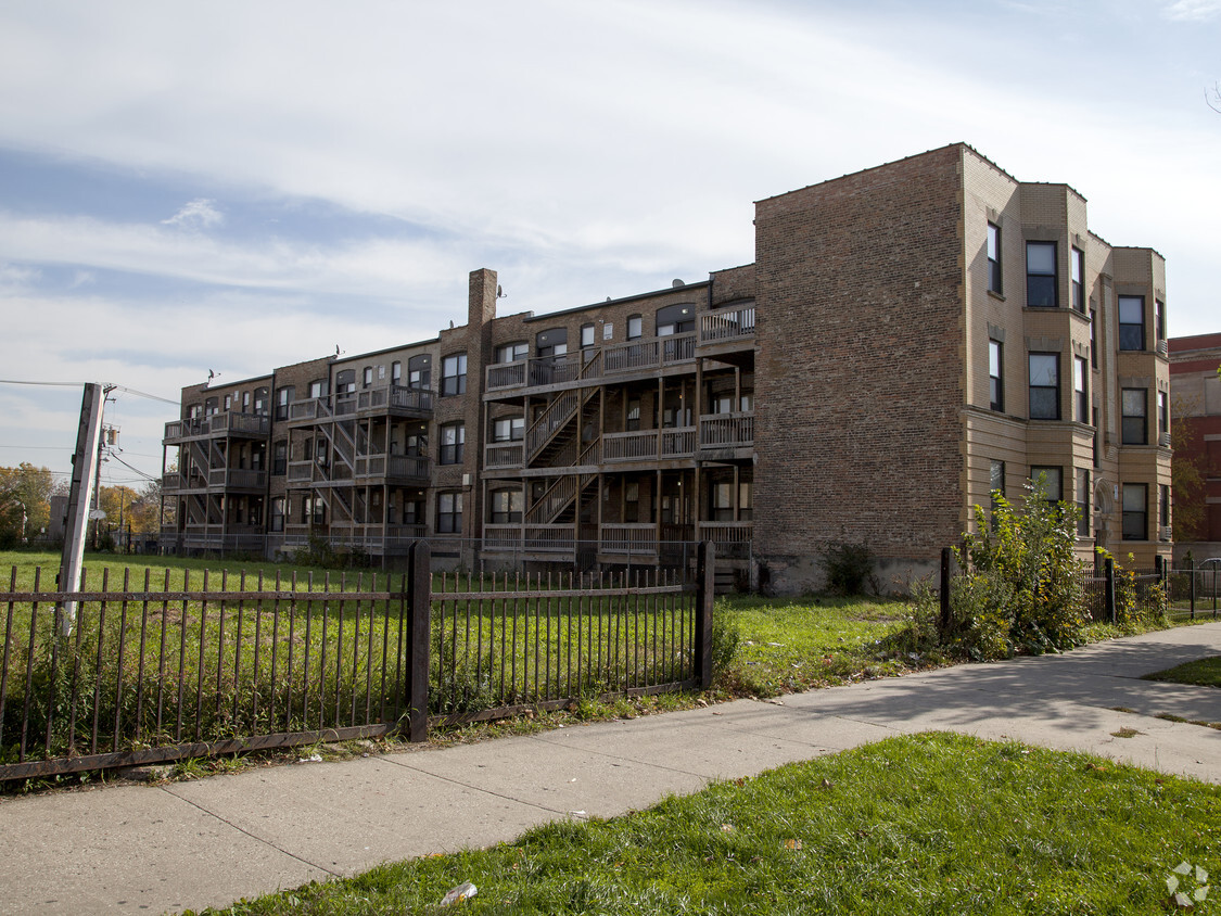 Building Photo - Roosevelt Independence