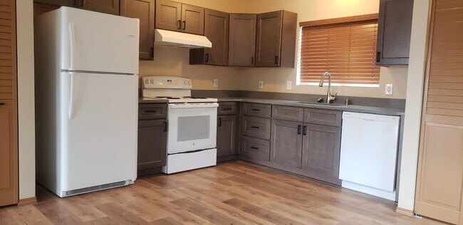 Foto del edificio - 3431-3433 E. Montgomery Ave