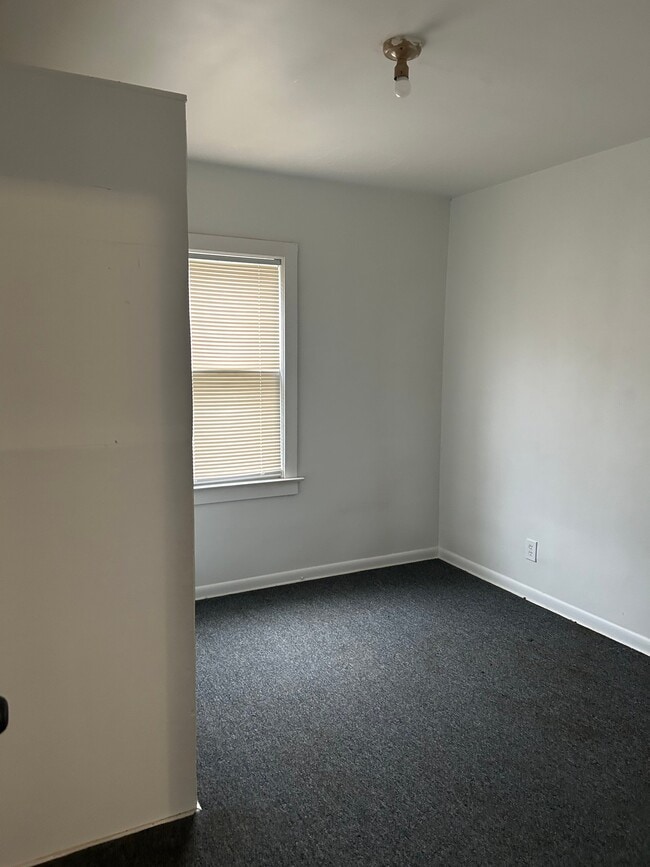 Building Photo - 2077 E Boatfield Ave