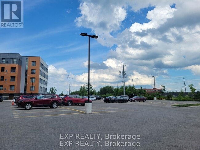 Building Photo - 75-475 Barrie Rd