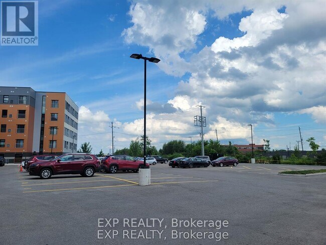 Photo du bâtiment - 75-475 Barrie Rd
