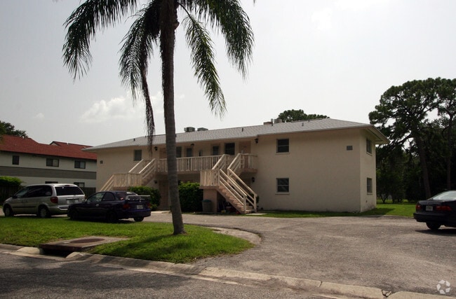Building Photo - 2802-2812 Maiden Ln