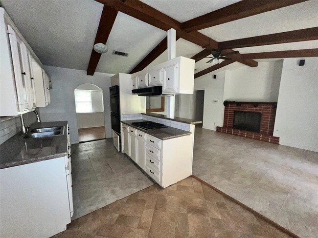 Building Photo - 9157 White Oak Dr