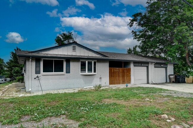 Building Photo - $2,595- 4 Bed, 2 Bath Home in Arvada with ...