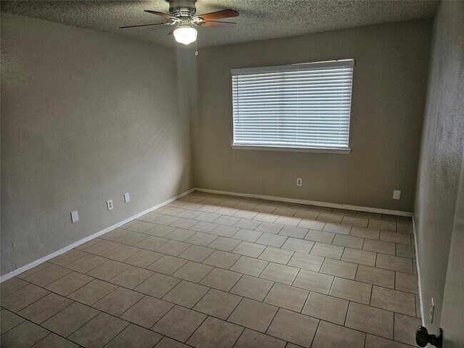 Foto del edificio - 10111 Wild Hollow Ln