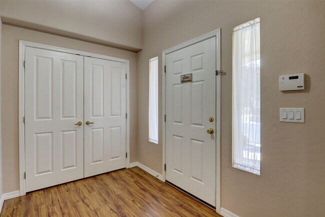 Foto del edificio - 2 Bedroom plus an office, 2 Bath home in The Cottages at Prescott Lakes!